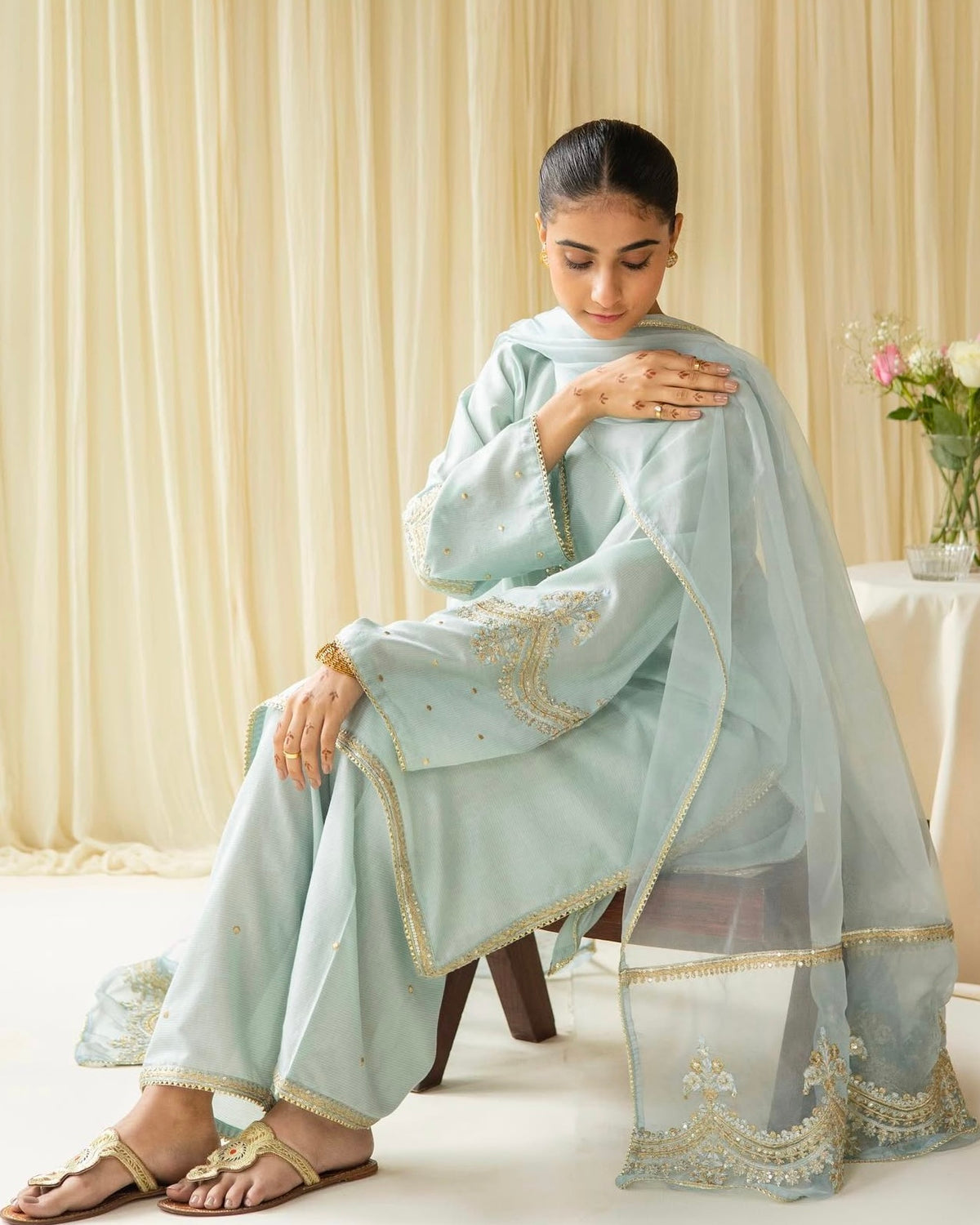Aqua Bloom – An Ethereal Symphony of Elegance & Grace