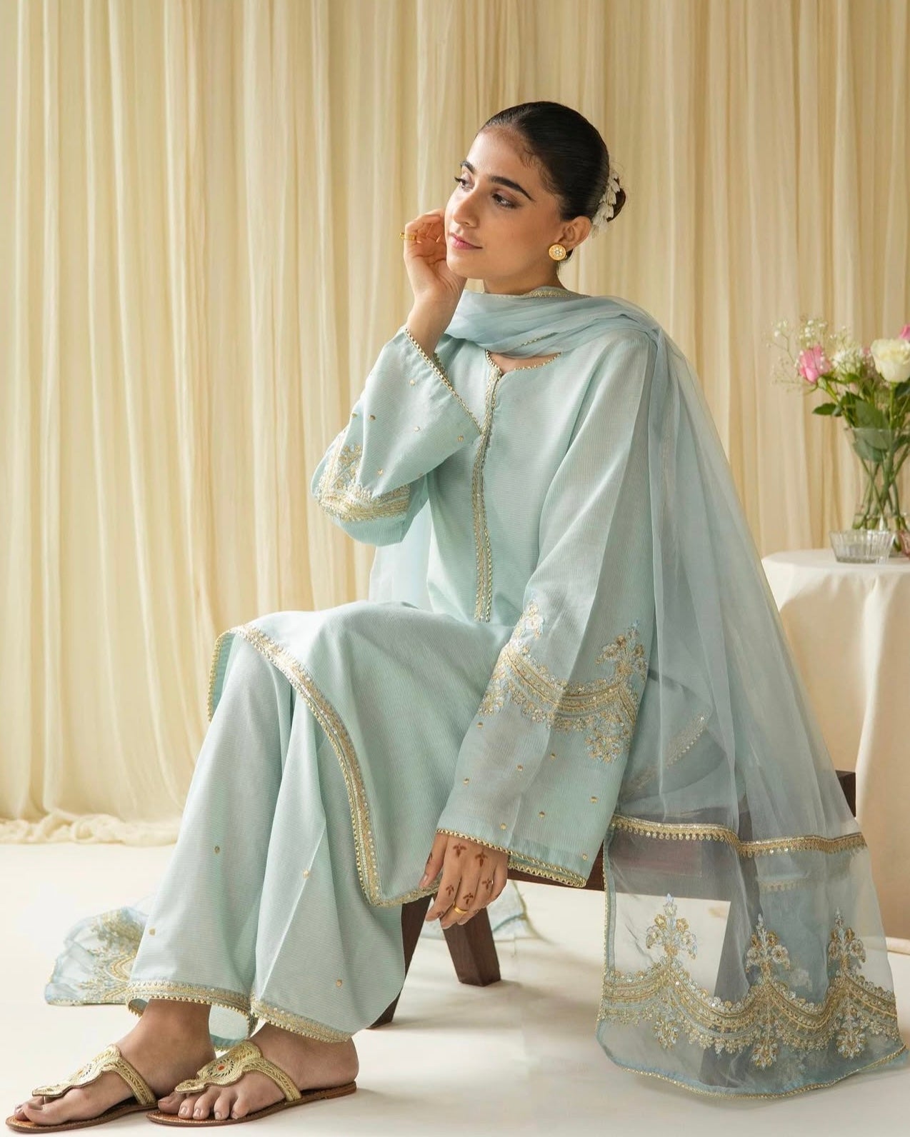 Aqua Bloom – An Ethereal Symphony of Elegance & Grace