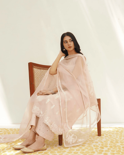 Dusty Pink – An Epitome of Grace and Sophistication.