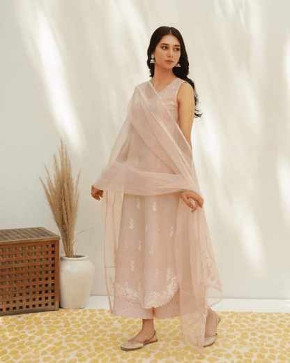 Dusty Pink – An Epitome of Grace and Sophistication.