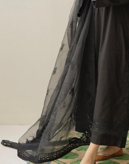 Shab Zehra / Jet Black | Stitched- 3 Piece